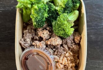 Beef chunks, broccoli, brown rice & BBQ sauce